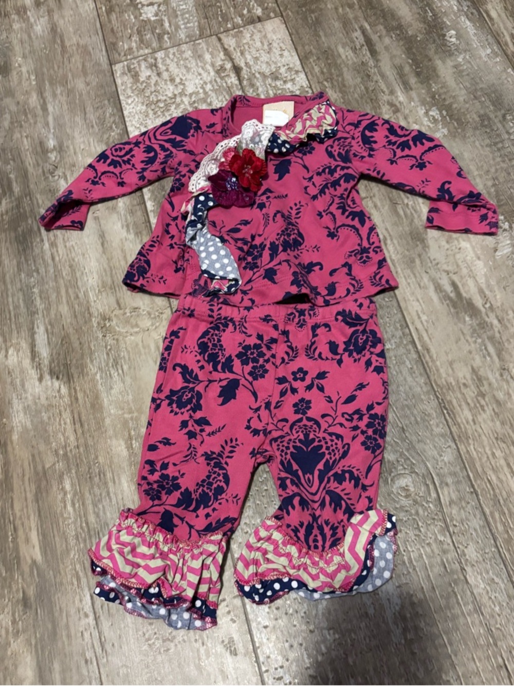 Haute baby size 3/6 months Girls Pink navy Floral Print Ruffle Matching Set